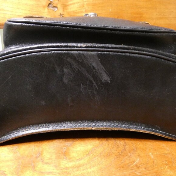 Vintage black leather camera bag with original shouder strap: The Kam-Ra Bag 843 - Picture 6 of 13